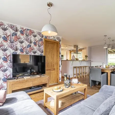 Elegant Retreat, Somme-leuze * Moressée