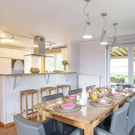 Elegant Retreat, Somme-leuze Moressée